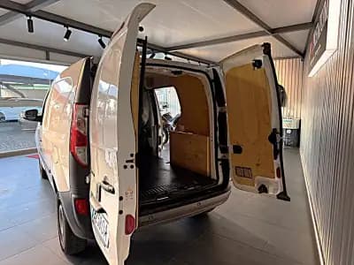 Vendo Renault Kangoo 2021 - 10990 EUR, 174000 km - AUTO.MOTO.pt
