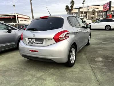 Sell Peugeot 208 2014 - 8900 EUR, 160599 km - AUTO.MOTO.pt