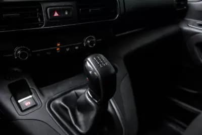 Vendo Peugeot Partner 2021 - 12990 EUR, 103902 km - AUTO.MOTO.pt