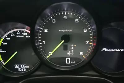 Vendo Porsche Panamera 2016 - 53900 EUR, 92706 km - AUTO.MOTO.pt