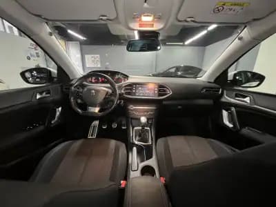 Vendo Peugeot 308 2019 - 11990 EUR, 106000 km - AUTO.MOTO.pt