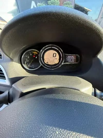 Vendo Renault Mégane 2011 - 5750 EUR, 219739 km - AUTO.MOTO.pt