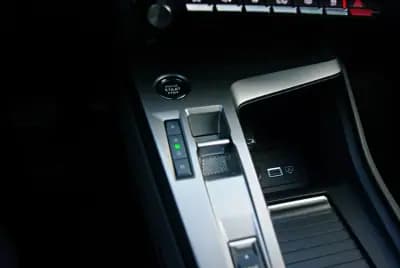 Vendo Peugeot 408 2024 - 25900 EUR, 30782 km - AUTO.MOTO.pt