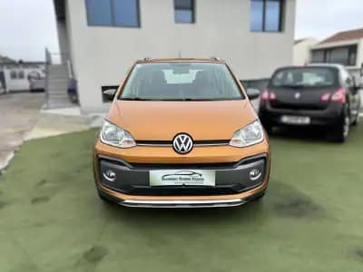 Vendo Volkswagen Cross Up! 2018 - 13990 EUR, 101322 km - AUTO.MOTO.pt