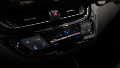 Vendo Toyota C-HR 2022 - 23990 EUR, 137566 km - AUTO.MOTO.pt