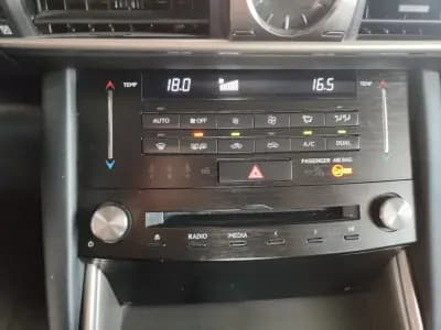 Vendo Lexus IS 300H 2017 - 25900 EUR, 68000 km - AUTO.MOTO.pt