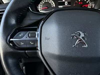 Vendo Peugeot 2008 2020 - 16990 EUR, 140450 km - AUTO.MOTO.pt