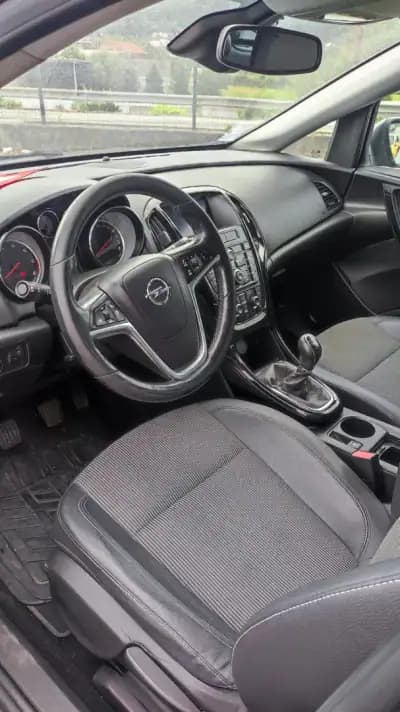 Vendo Opel Astra Sports Tourer 2016 - 9998 EUR, 162378 km - AUTO.MOTO.pt