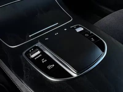 Vendo Mercedes-Benz E 300 2023 - 44990 EUR, 56100 km - AUTO.MOTO.pt