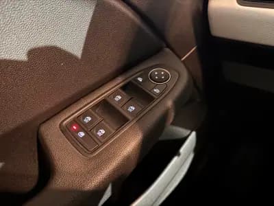 Vendo Renault Clio 2023 - 16250 EUR, 68855 km - AUTO.MOTO.pt