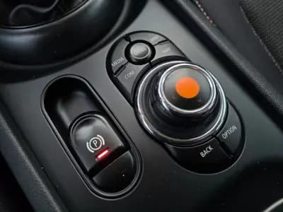 Sell MINI Clubman 2018 - 15990 EUR, 184000 km - AUTO.MOTO.pt