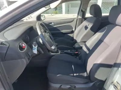 Sell Ford Focus SW 2005 - 2990 EUR, 307902 km - AUTO.MOTO.pt