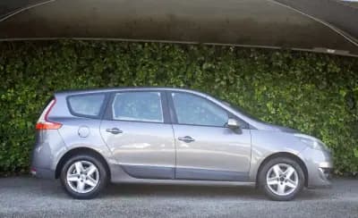 Vendo Renault Scénic 2012 - 8900 EUR, 254000 km - AUTO.MOTO.pt