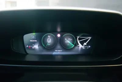 Vendo Peugeot 408 2024 - 25900 EUR, 30782 km - AUTO.MOTO.pt