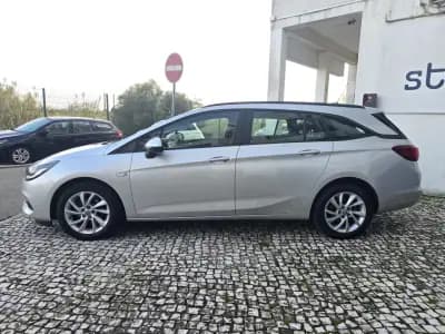 Vendo Opel Astra Sports Tourer 2020 - 9950 EUR, 208000 km - AUTO.MOTO.pt