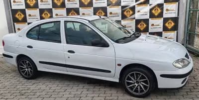 Vendo Renault Mégane 2000 - 3900 EUR, 121580 km - AUTO.MOTO.pt