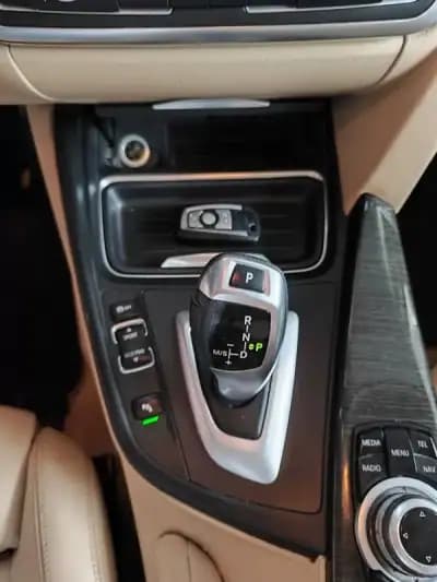 Vendo BMW 318 2013 - 14250 EUR, 180000 km - AUTO.MOTO.pt