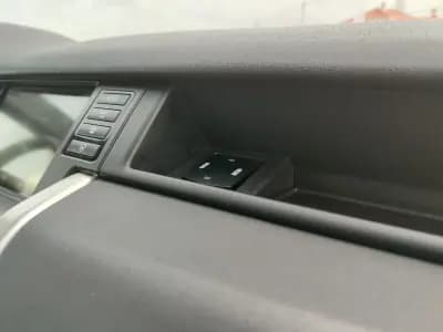 Vendo Land Rover Discovery Sport 2015 - 17490 EUR, 146000 km - AUTO.MOTO.pt