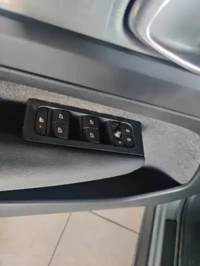 Vendo Volvo XC 40 2019 - 23850 EUR, 132000 km - AUTO.MOTO.pt