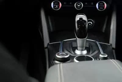 Vendo Alfa Romeo Stelvio 2019 - 29400 EUR, 89000 km - AUTO.MOTO.pt