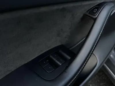 Vendo Tesla Model 3 2022 - 29990 EUR, 125900 km - AUTO.MOTO.pt