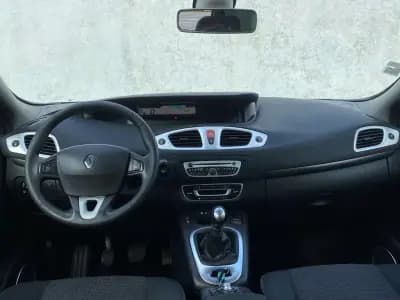 Vendo Renault Scénic 2010 - 7240 EUR, 176000 km - AUTO.MOTO.pt