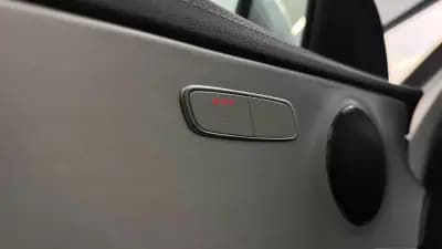 Sell Mercedes-Benz E 300 2023 - 46990 EUR, 63661 km - AUTO.MOTO.pt