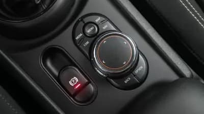 Vendo MINI Clubman 2018 - 24999 EUR, 131000 km - AUTO.MOTO.pt