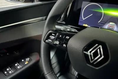 Vendo Renault Mégane E-Tech 2023 - 20950 EUR, 72823 km - AUTO.MOTO.pt