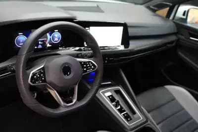 Vendo Volkswagen Golf 2021 - 34970 EUR, 88000 km - AUTO.MOTO.pt