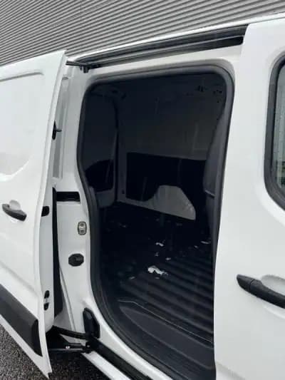 Vendo Opel Combo 2022 - 13950 EUR, 129000 km - AUTO.MOTO.pt