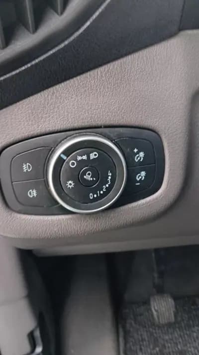 Vendo Ford Transit Connect 2018 - 12300 EUR, 207321 km - AUTO.MOTO.pt