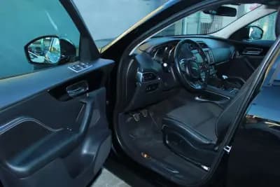 Vendo Jaguar F-Pace 2016 - 25900 EUR, 176000 km - AUTO.MOTO.pt