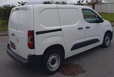 Vendo Opel Combo 2022 - 11990 EUR, 140600 km - AUTO.MOTO.pt