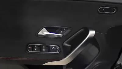 Vendo Mercedes-Benz A 200 2023 - 30850 EUR, 23000 km - AUTO.MOTO.pt