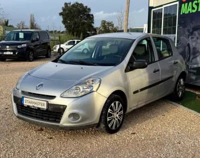 Vendo Renault Clio 2009 - 4280 EUR, 290626 km - AUTO.MOTO.pt
