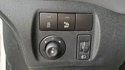 Vendo Peugeot Partner 2018 - 9900 EUR, 250472 km - AUTO.MOTO.pt