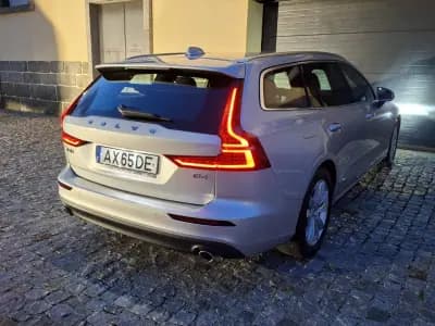 Sell Volvo V60 2018 - 23990 EUR, 117041 km - AUTO.MOTO.pt
