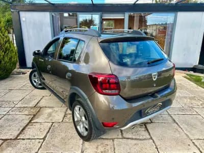 Vendo Dacia Sandero 2018 - 12990 EUR, 62097 km - AUTO.MOTO.pt