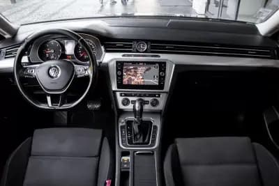 Sell Volkswagen Passat Variant 2017 - 10900 EUR, 290131 km - AUTO.MOTO.pt