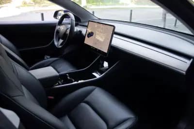 Vendo Tesla Model 3 2020 - 29750 EUR, 73831 km - AUTO.MOTO.pt