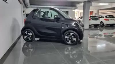 Vendo Smart Fortwo Cabrio 2021 - 13990 EUR, 59000 km - AUTO.MOTO.pt