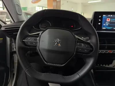 Vendo Peugeot 2008 2021 - 19850 EUR, 74617 km - AUTO.MOTO.pt