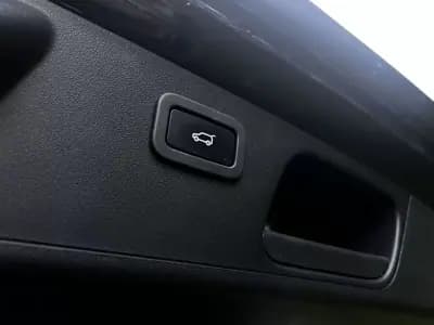 Sell Jaguar E-Pace 2018 - 29750 EUR, 77000 km - AUTO.MOTO.pt