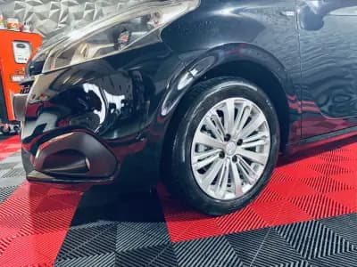 Vendo Peugeot 208 2017 - 8990 EUR, 100342 km - AUTO.MOTO.pt