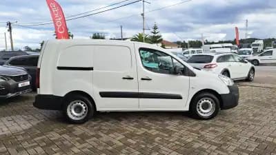 Vendo Peugeot Partner 2018 - 9900 EUR, 250472 km - AUTO.MOTO.pt