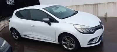 Vendo Renault Clio 2017 - 13500 EUR, 140820 km - AUTO.MOTO.pt