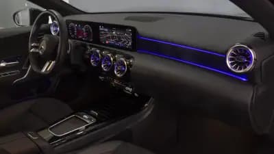 Vendo Mercedes-Benz A 200 2023 - 30850 EUR, 23000 km - AUTO.MOTO.pt