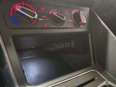 Vendo Volkswagen Polo 2018 - 16480 EUR, 138507 km - AUTO.MOTO.pt