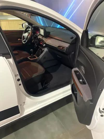 Vendo Dacia Sandero 2023 - 15900 EUR, 58259 km - AUTO.MOTO.pt